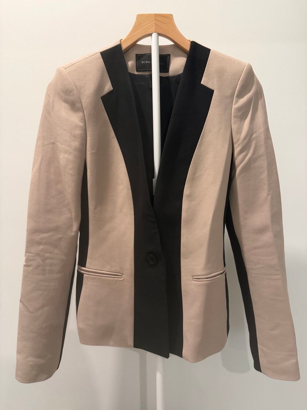 BCBGMAXAZRIA Rowe Blazer XS Soy Chai Black Colorblock One Button Tuxedo Jacket